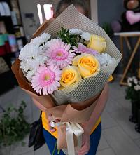 Букет цветов из:  Герберы, Розы и Хризантемы в Калино