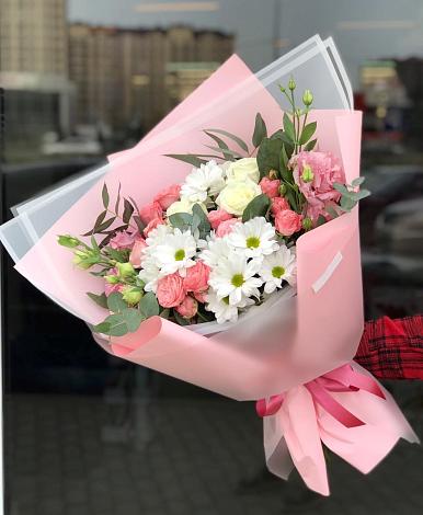 Букет цветов из: Розы, Лизиантусы и Хризантемы в Калино