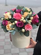 Цветочная композиция из Розы в шляпной коробке в Калино